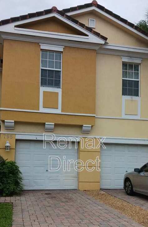 795 Pipers Cay Drive