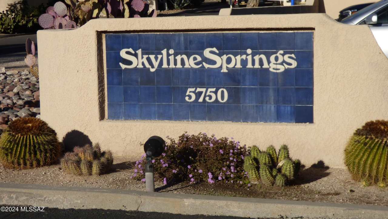 5750 N Camino Esplendora unit: 228