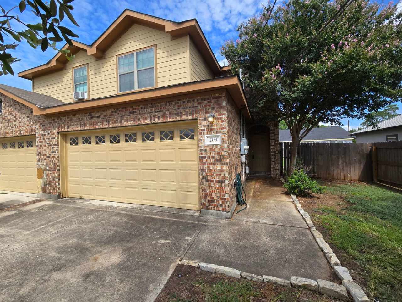 3/2.5/2 Duplex / Laundry on 1st Floor (Inside) / Wood Like Tile Flooring / Fenced in Yard / CISD
