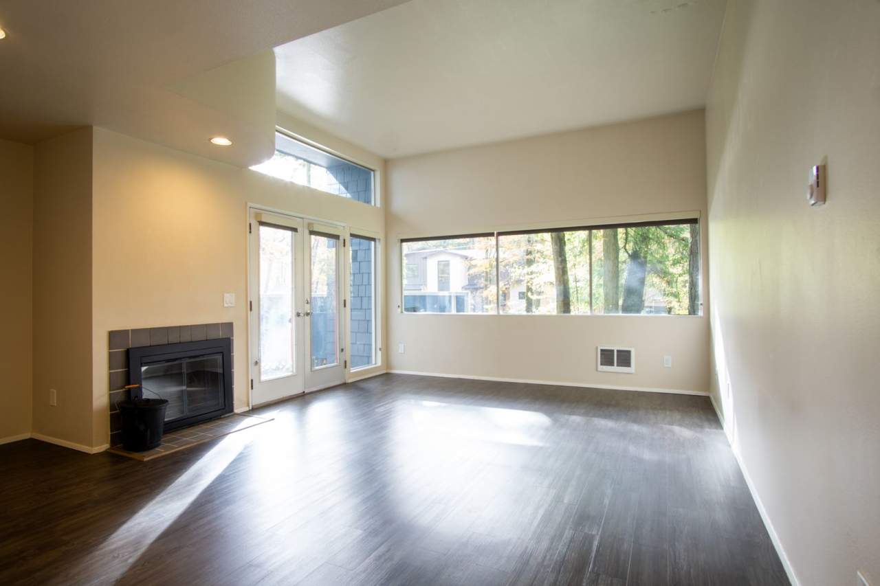 Gorgeous  Bright 1-Bed w/ Wood-Burning Fireplace, W/D,  Private Patio!
