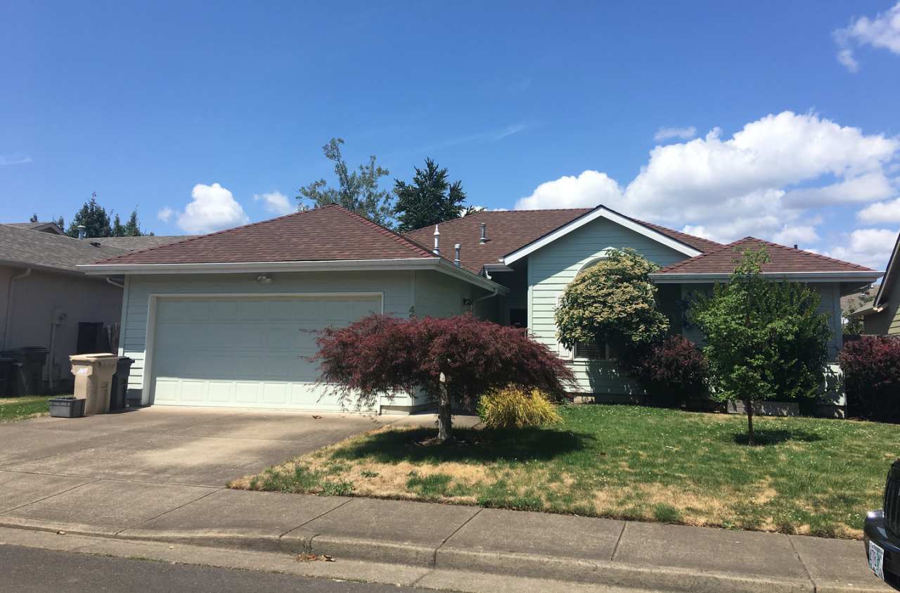 Fantastic Home In SW Corvallis with Landscaping Included!