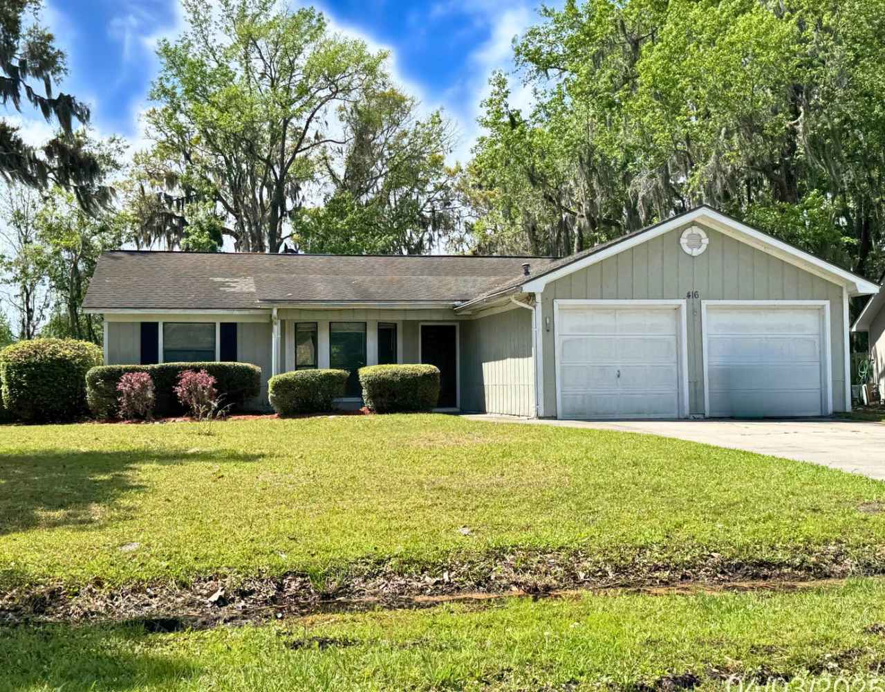 3/2 , fenced in yard , minutes from base!