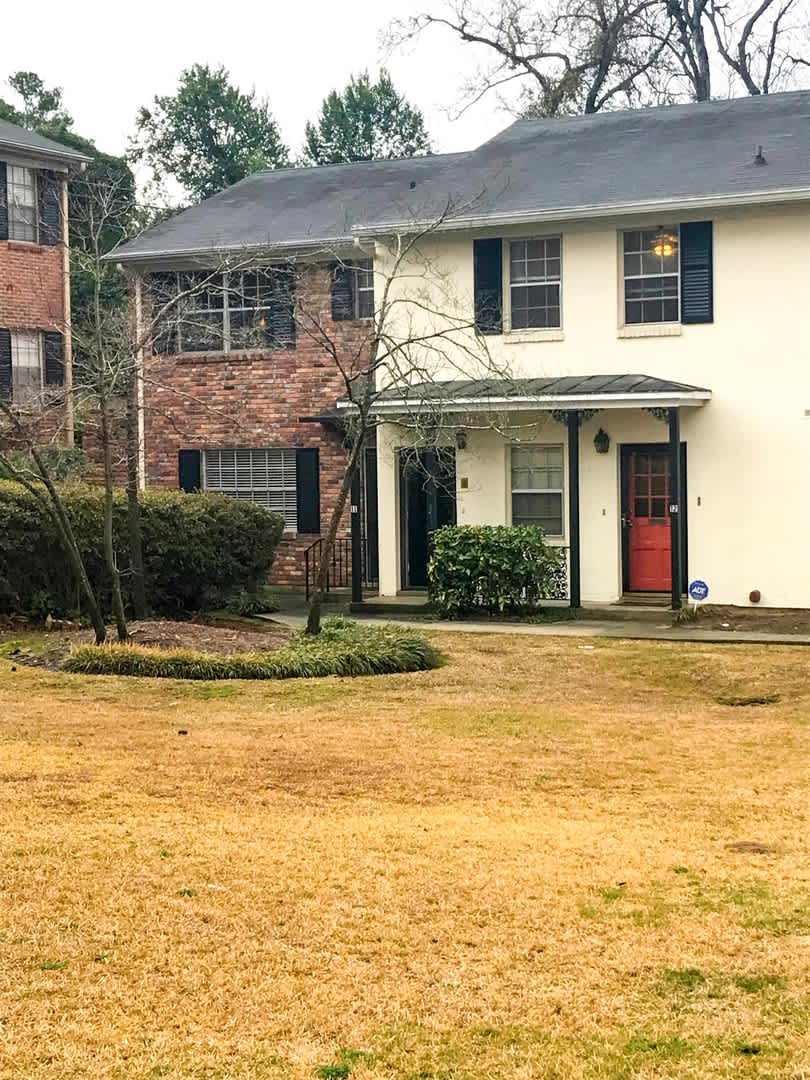Summerville Townhome with Fully Equipped Kitchen