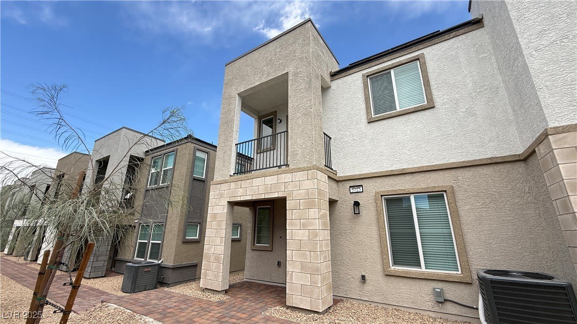 5725 Crenellated Street