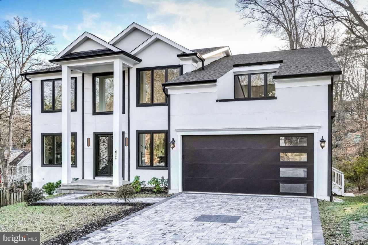 2936 N OXFORD Street