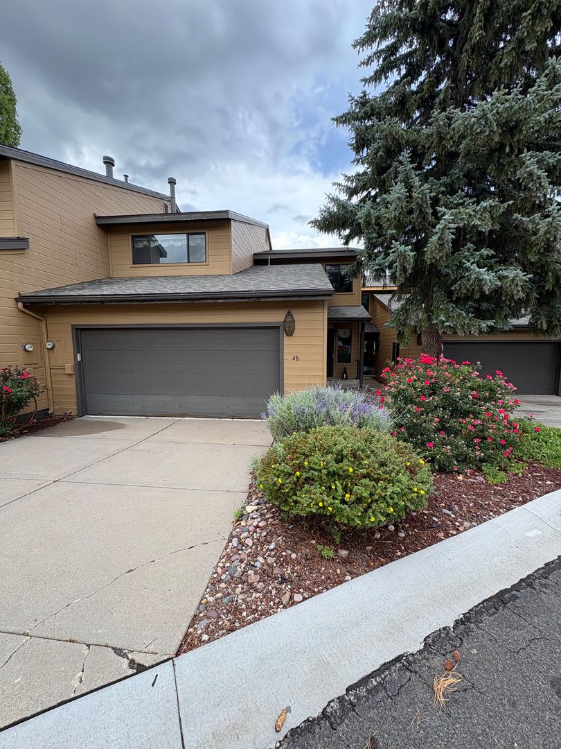 Vacation Rental: Golf Course Views Country Club Townhome