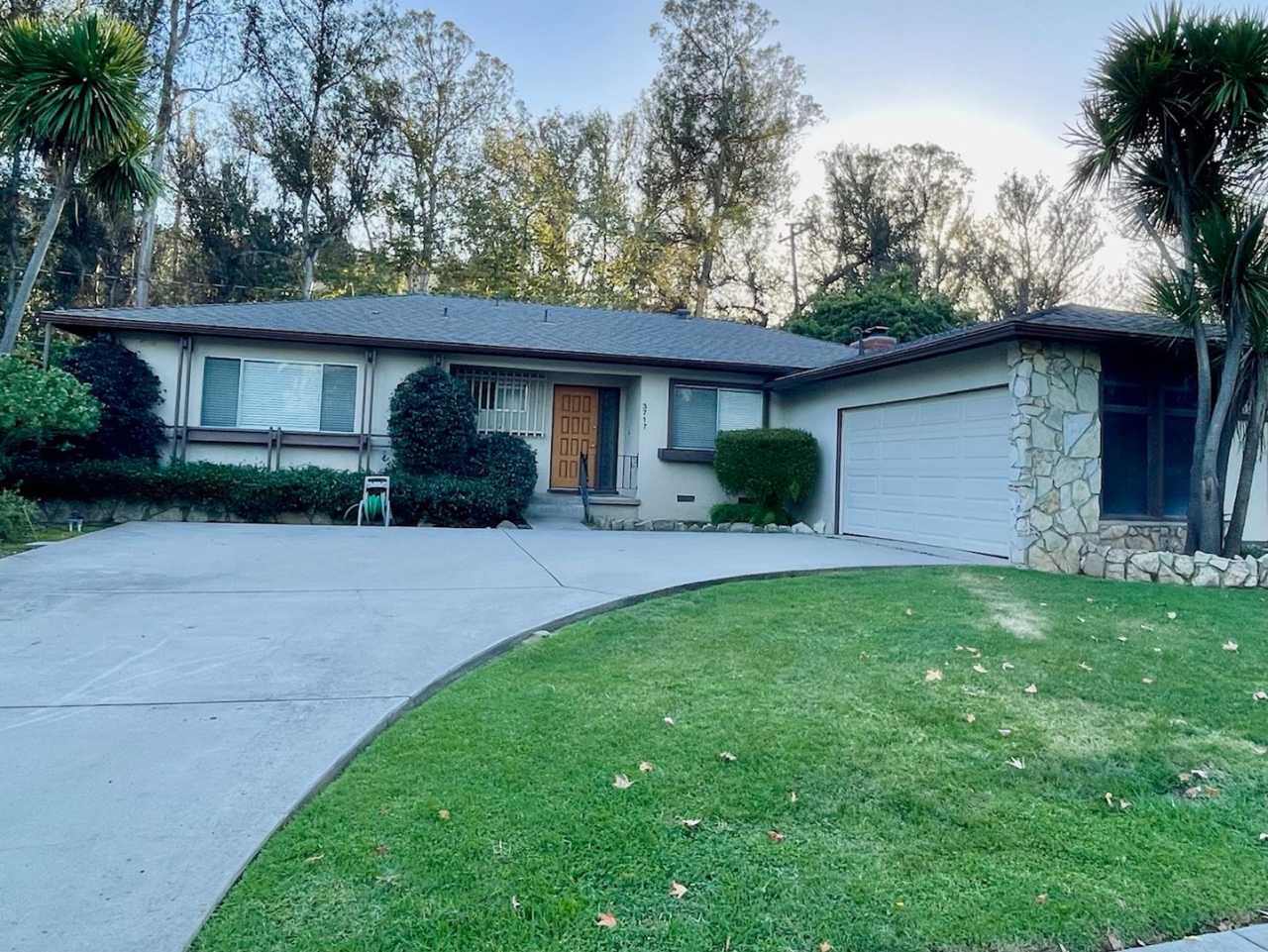 Large updated 3/2 home in Santa Barbara