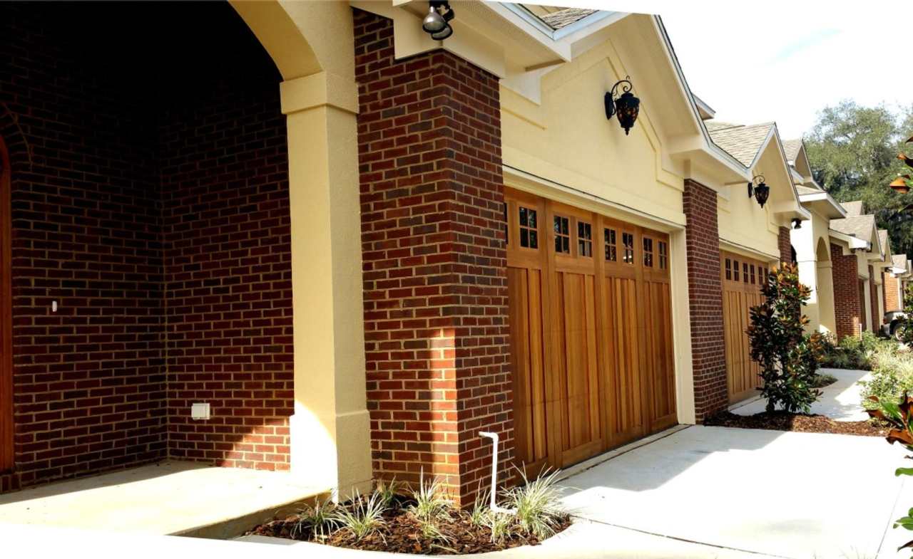 Great Upscale 3 Bedroom 3.5 Bathroom Townhouse