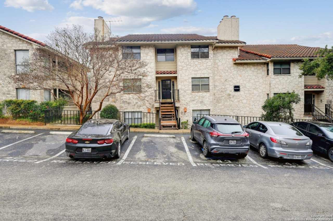 7738 Chambers Rd unit: 911