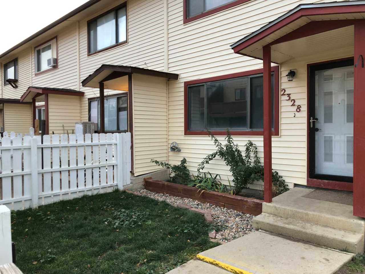 Centrally Located, 2 Bedroom Townhouse w/Garage