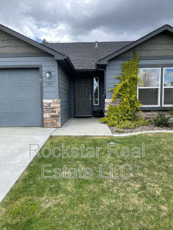 1327 North Rogue River Street