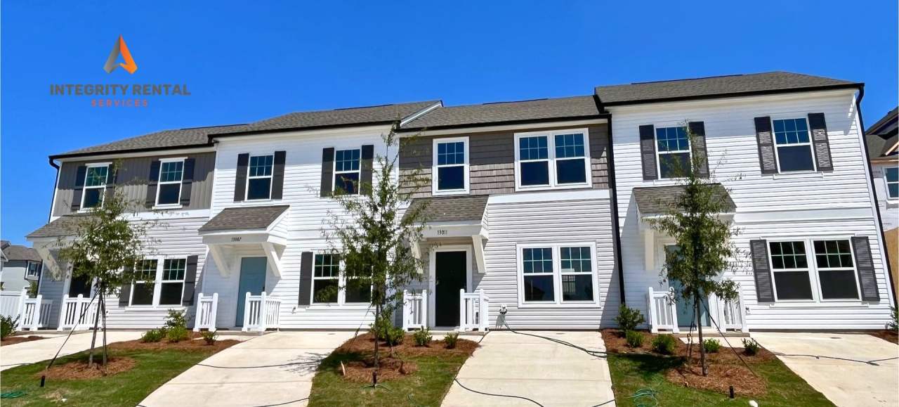 BEAUTIFUL 3BD/2.5BTH Townhome - MALLARD CREEK - Move In Ready
