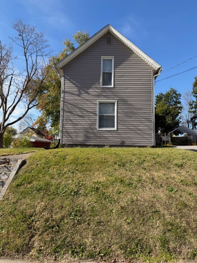 2 Bedrooms  1 Bathroom in Barberton (West Side)