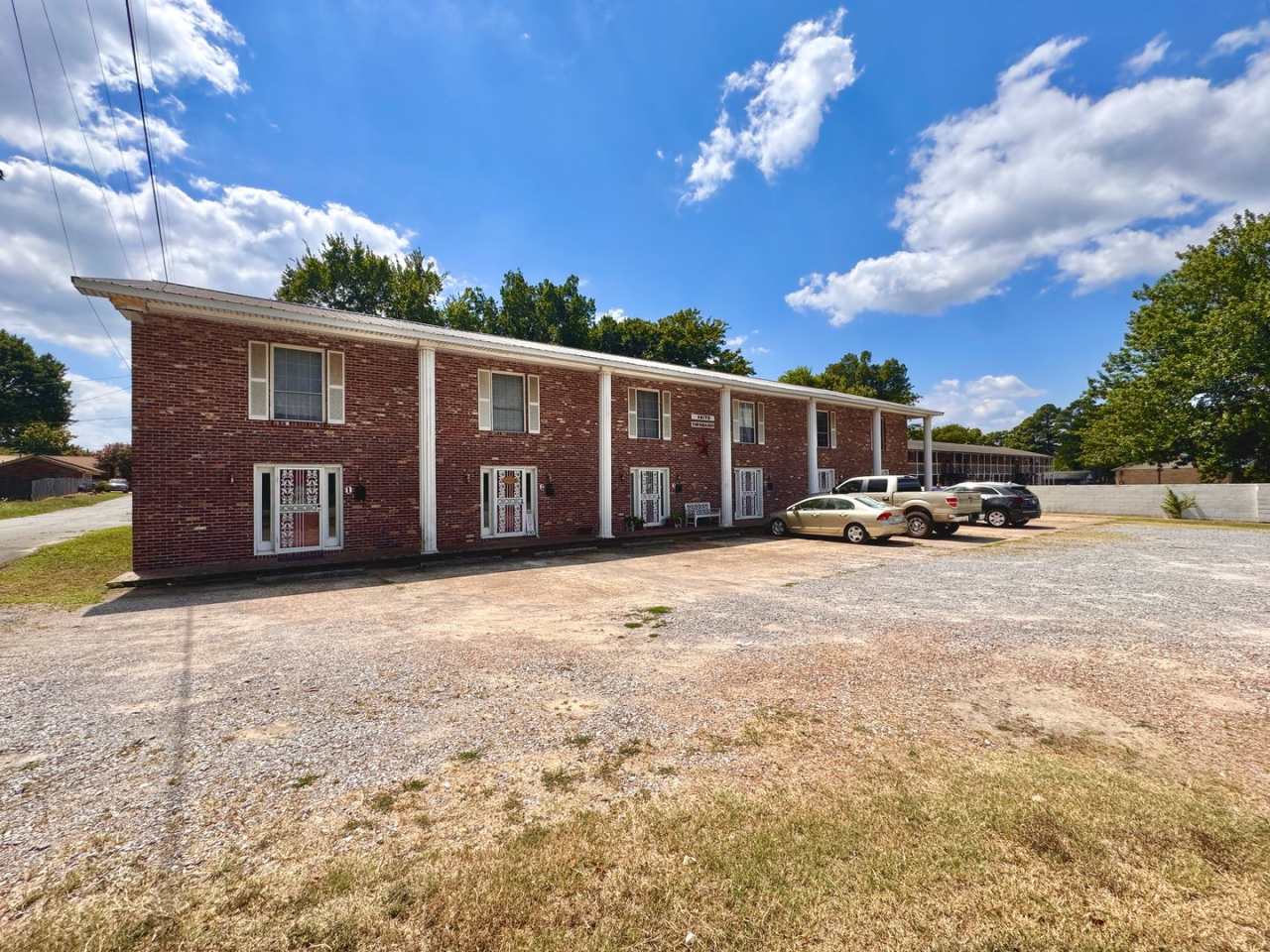 2/1.5 1400sqft Townhouse with Water, Trash, Sewer, Included