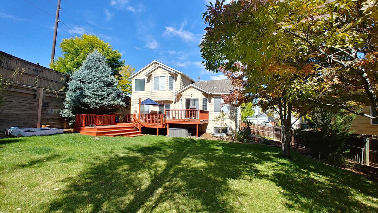 Beautiful 3 Bedroom Home Available ASAP!