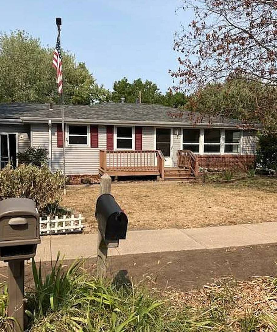 Nice west side Home.3+ bedroom with a cozy backyard