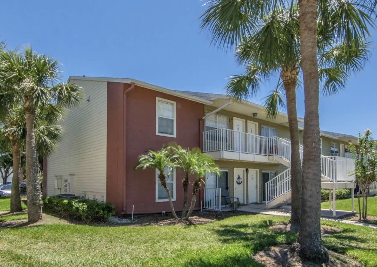 Corner Unit - 2nd Floor- 1 Bedroom 1 Bath for Lease in Brandon, FL