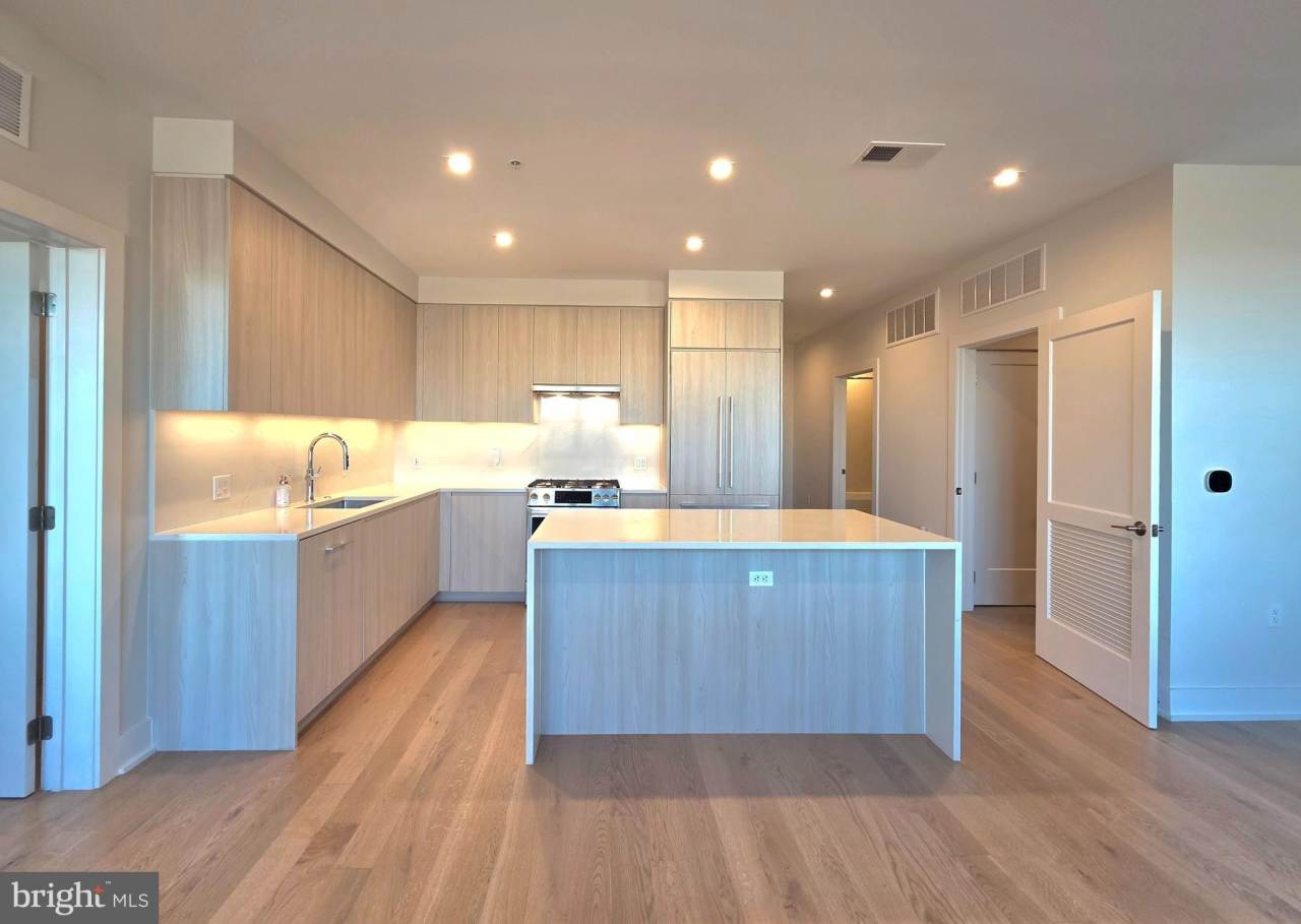 737 SWANN Avenue unit: 308