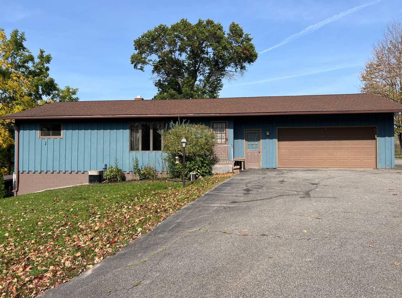 2 Bedroom 1.5 Bath Single Family Home Available!