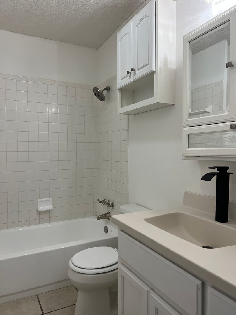 Duplex *LEASING SPECIAL AVAILABLE*