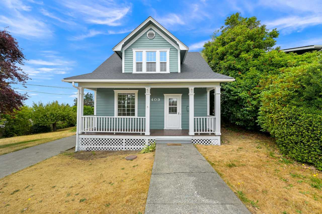 Large Single Family home with Bonus Room!