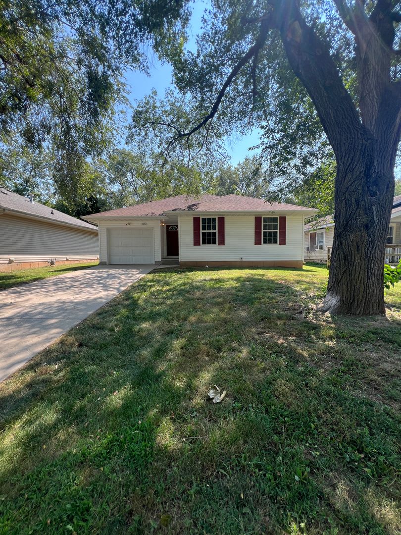 3 bedroom/2 bath house with one car garage