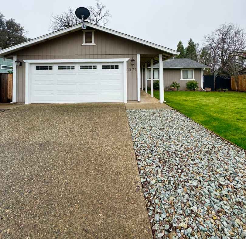 New Year Move-In Special! $300 OFF 1st MONTH RENT!!