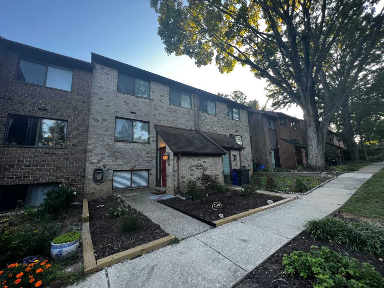 Amazing 4 BR/3.5 BA Townhome in Columbia!