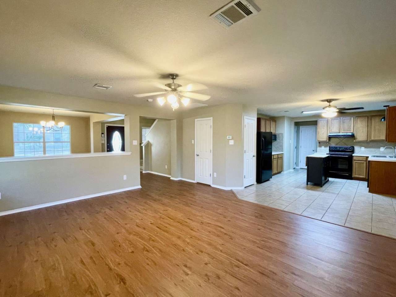 BEAUTIFUL 4 BR/2BTH HOUSE LOCATED IN CIBOLO AVAILABLE NOW!!