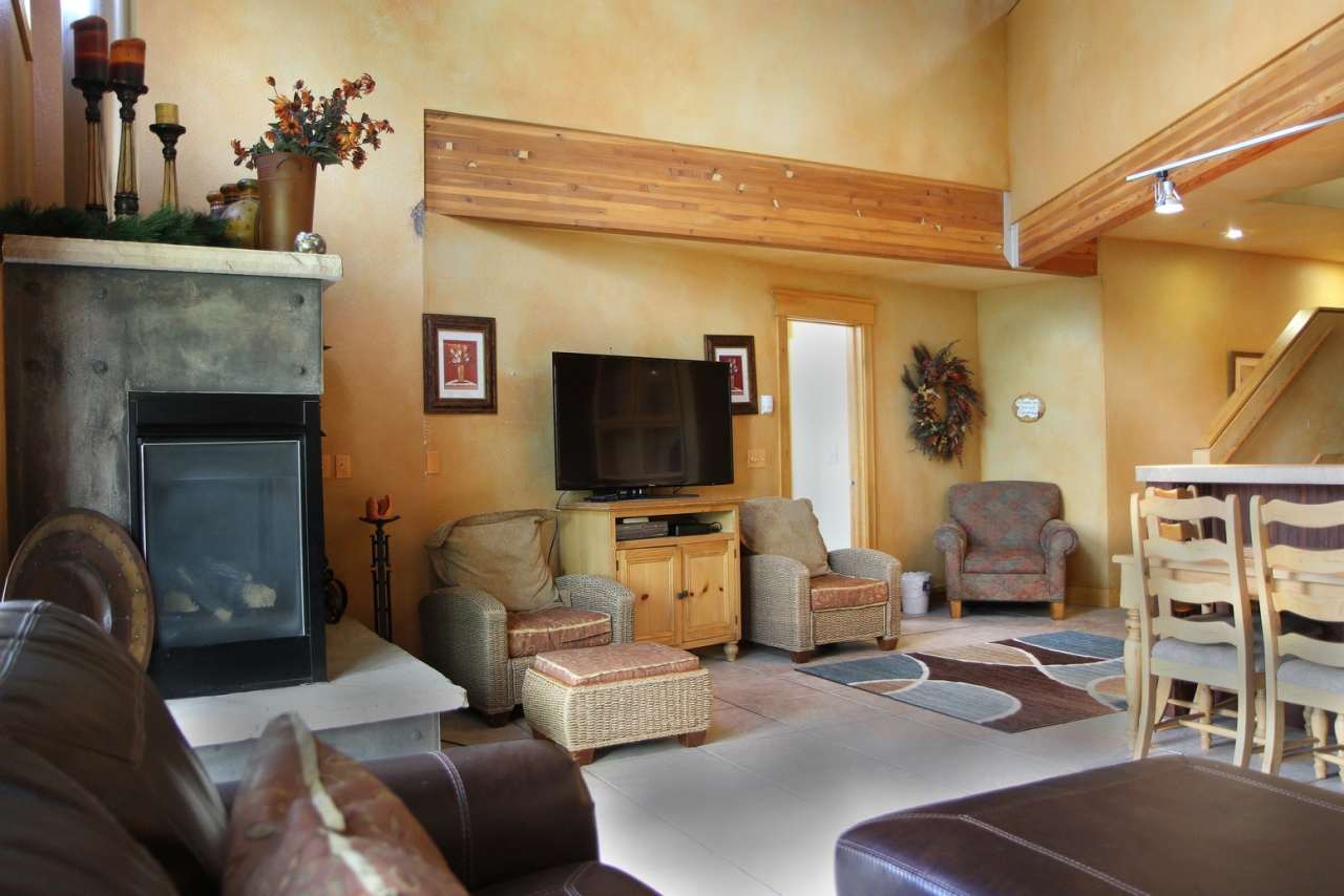 WINTER RENTAL-204 Durango Ct.-Remodeled 3 Bed w/Loft 4 Baths Condo w/ Private Laundry