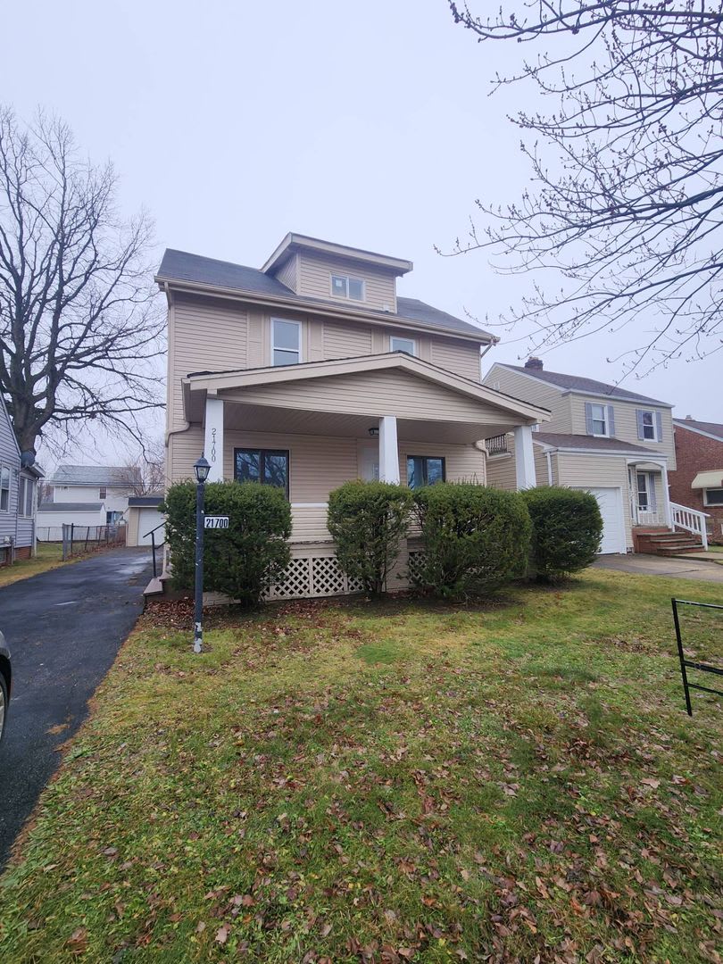 Charming 3-Bedroom Property in Prime Location