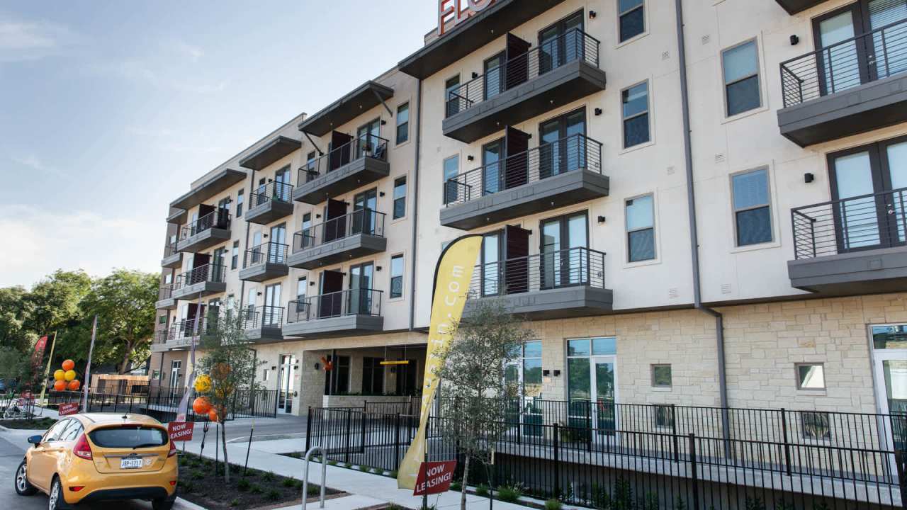 Flora Apartments