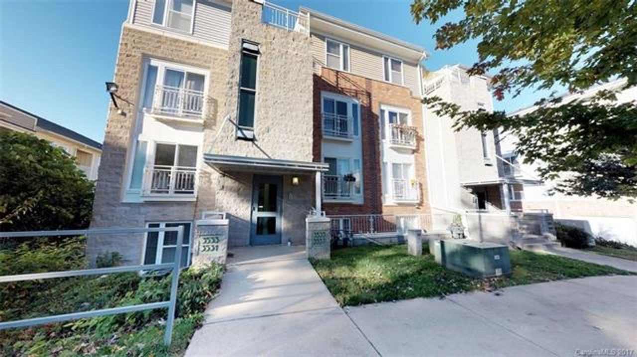 2 bed/2 bath NoDa 2 story for lease