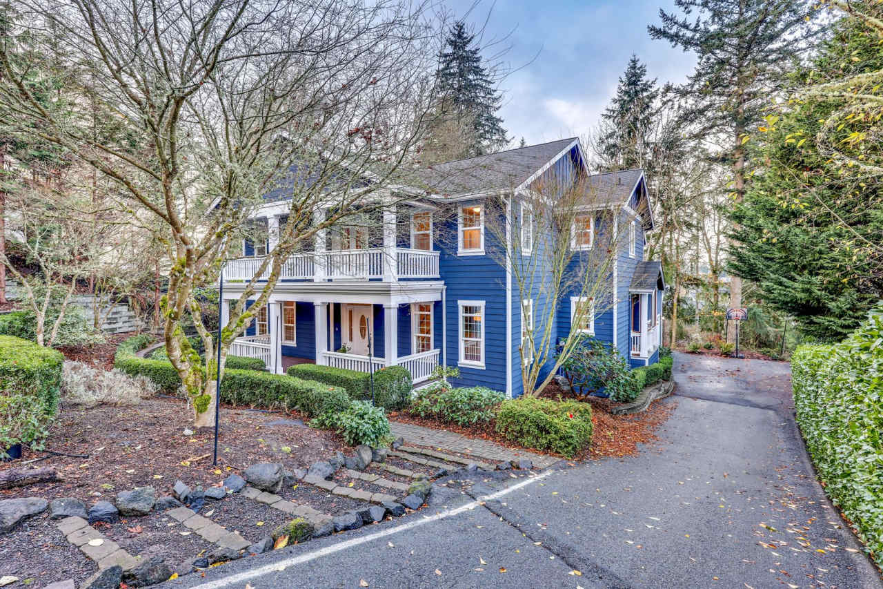 Beautiful Spacious Bainbridge Home