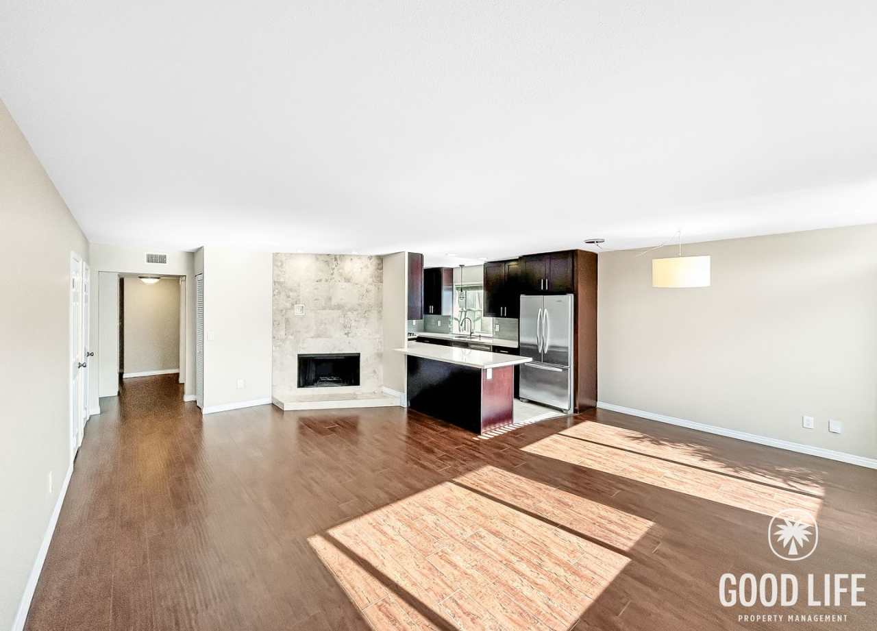Beautiful 3B/2BA condo with Washer/Dryer  Large Backyard in Midway District!