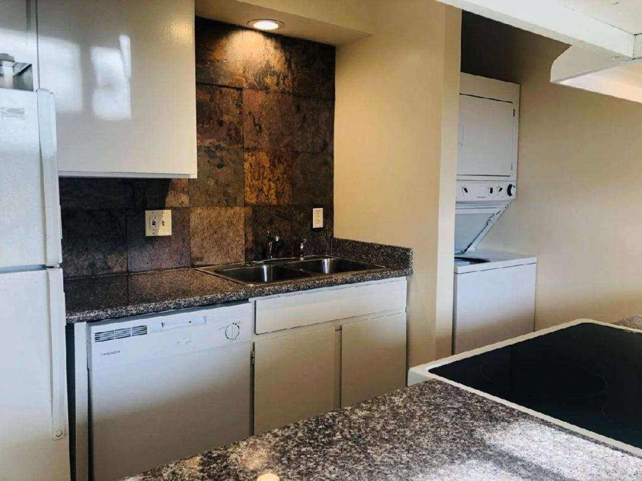 **MOVE IN SPECIAL** 1/2 OFF 1ST FULL MONTH'S RENT**Mission East Apts 2 br/1 bath ground floor + WD in unit