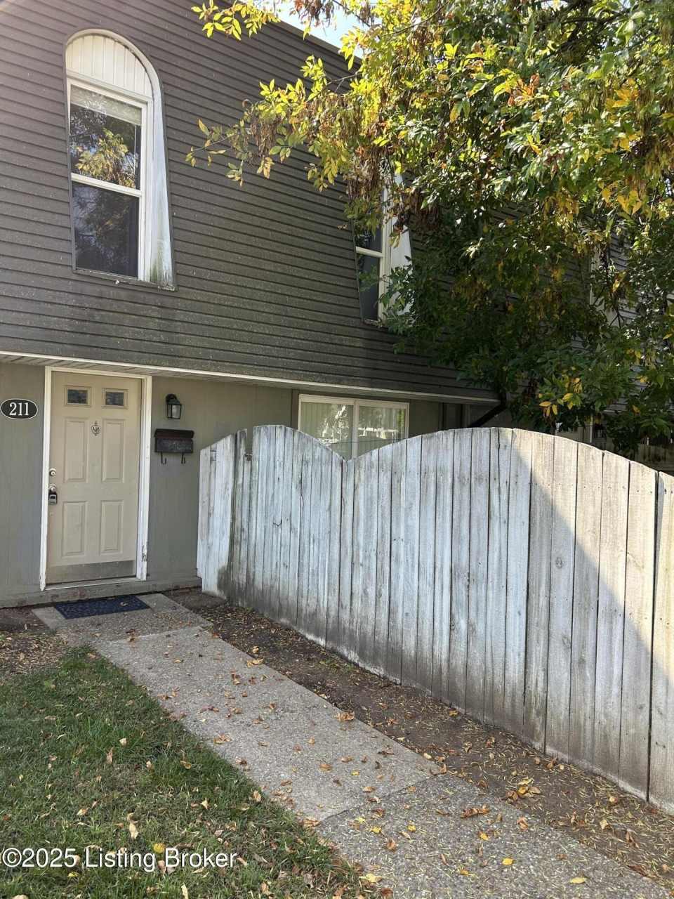 211 La Fontenay Ct unit: 211