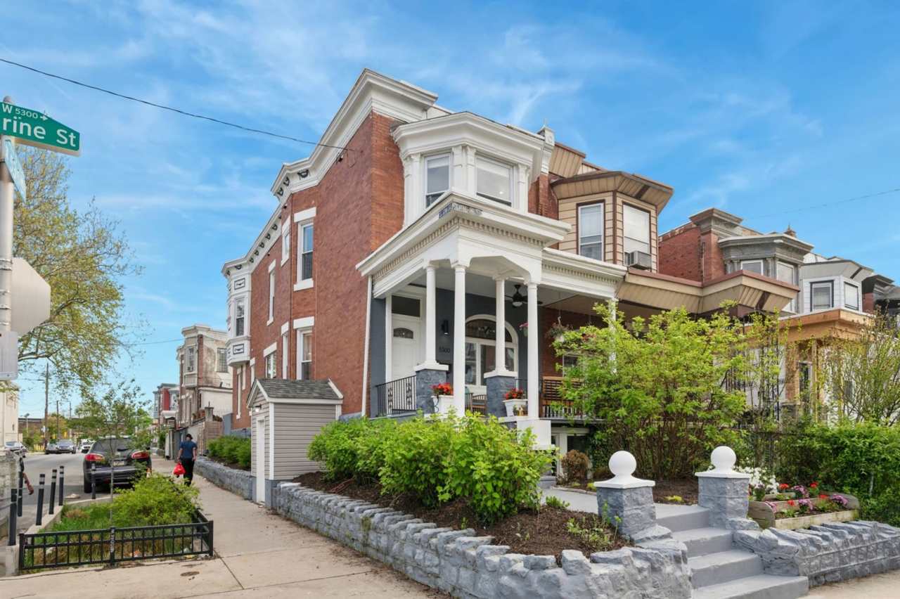 Luxury 3-Bedroom Corner Home minutes from Center City!