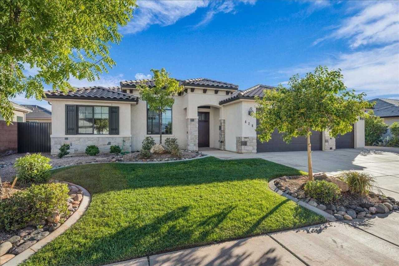 3 Bed 2.5 Bath Single-Level Home!