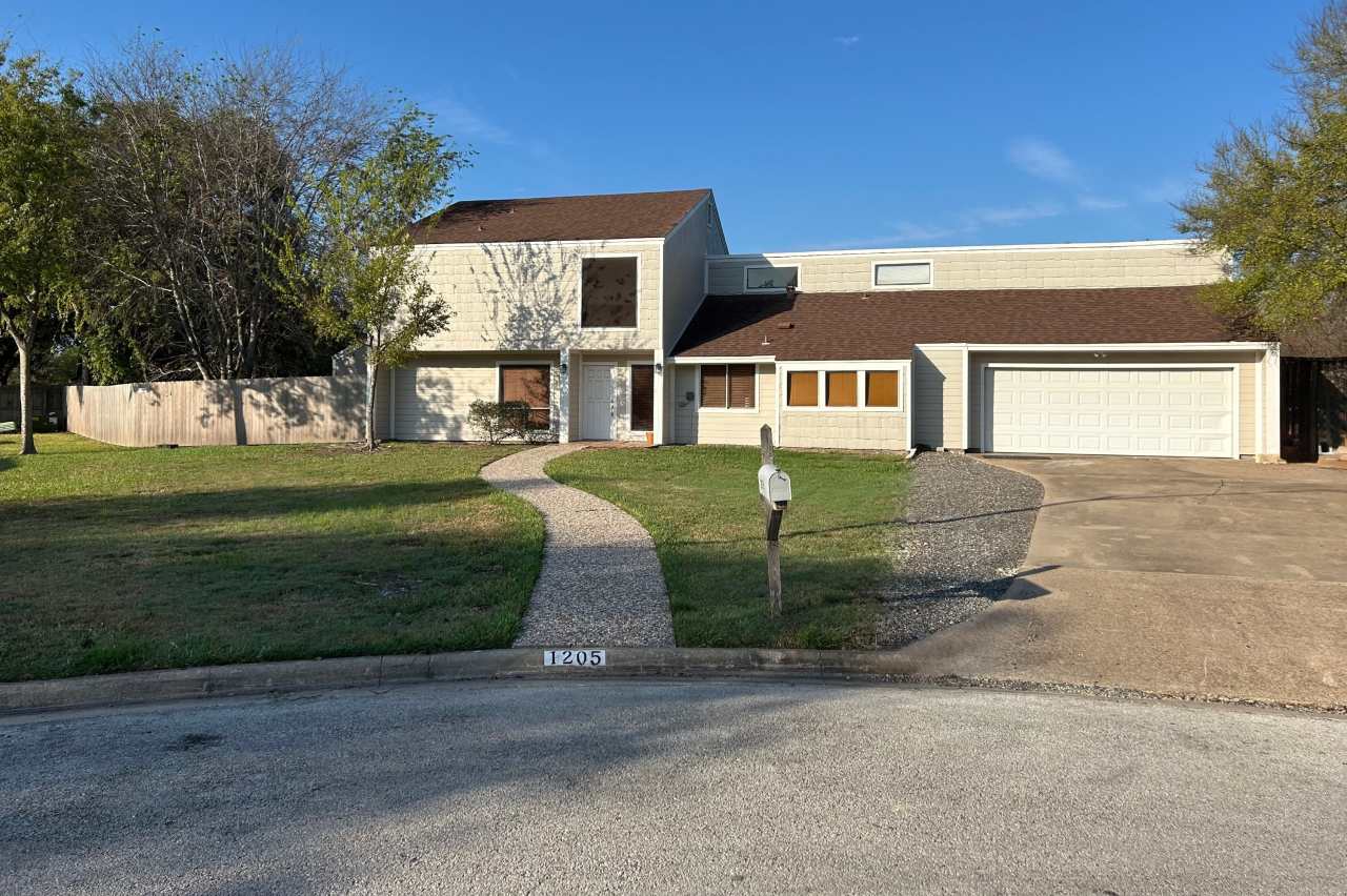 1205 King Arthur Circle