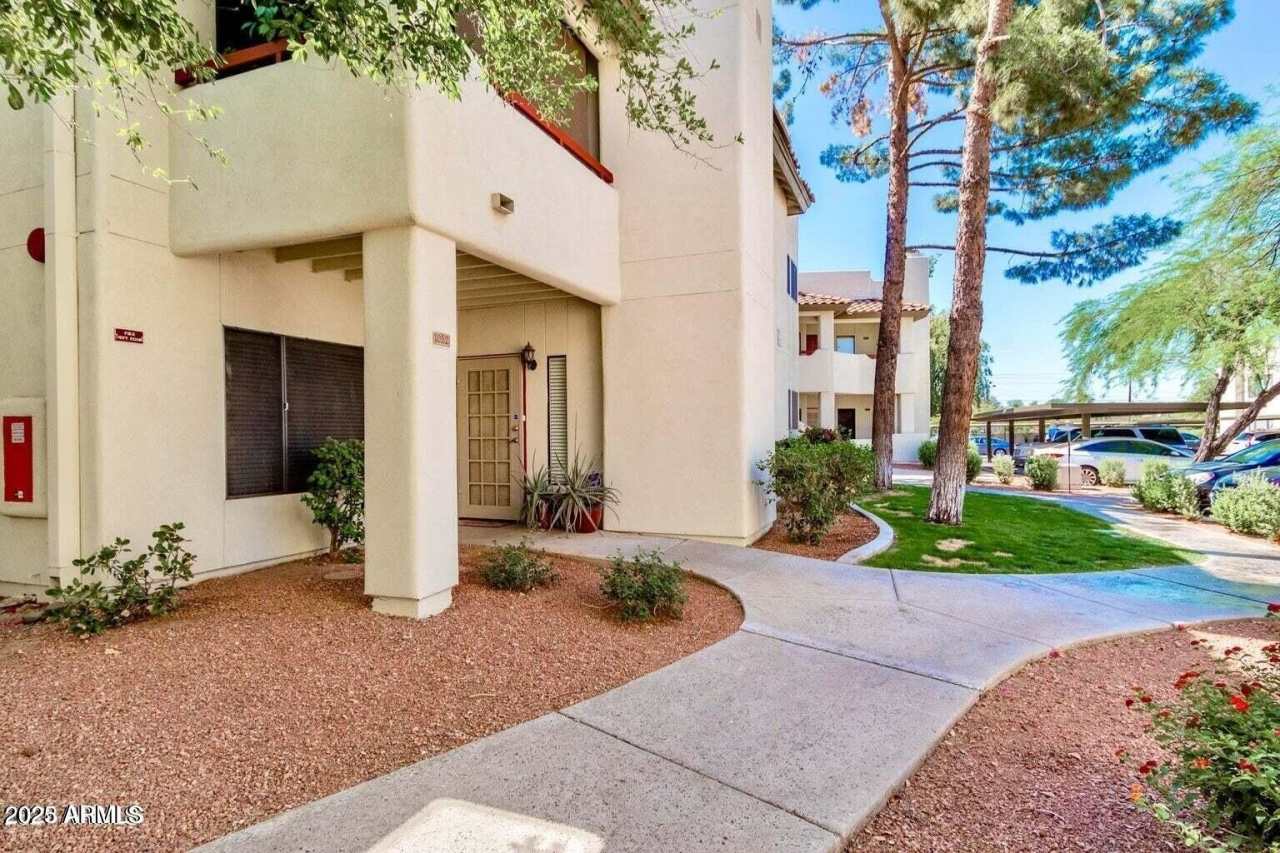 750 E NORTHERN Avenue unit: 1052