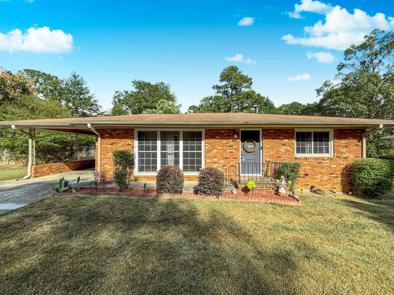Spacious 3 BR/2 BA in Powder Springs!