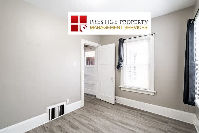 5832-5834 W. Walker St - Upper