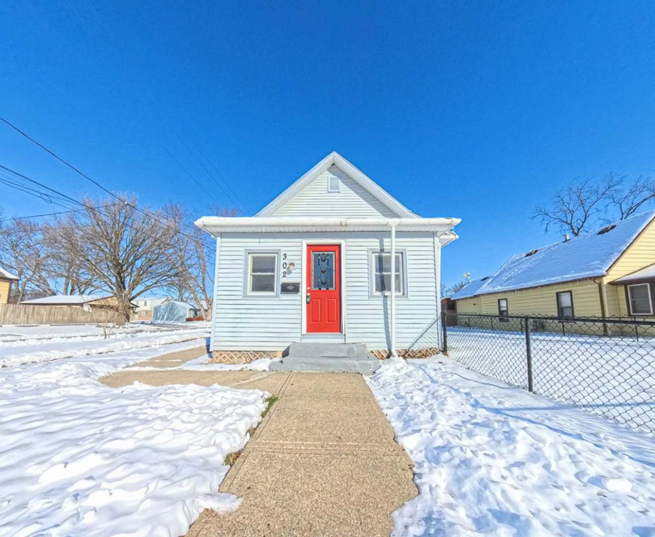 3 bedroom 1 bath 2 Stall Garage