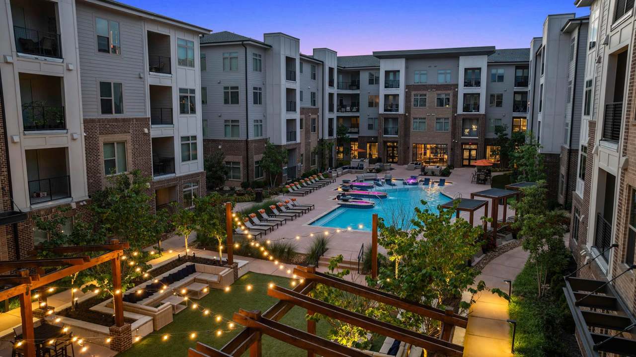 Knox at Metrocenter
