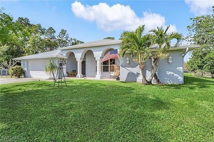 1107 Connie Avenue N