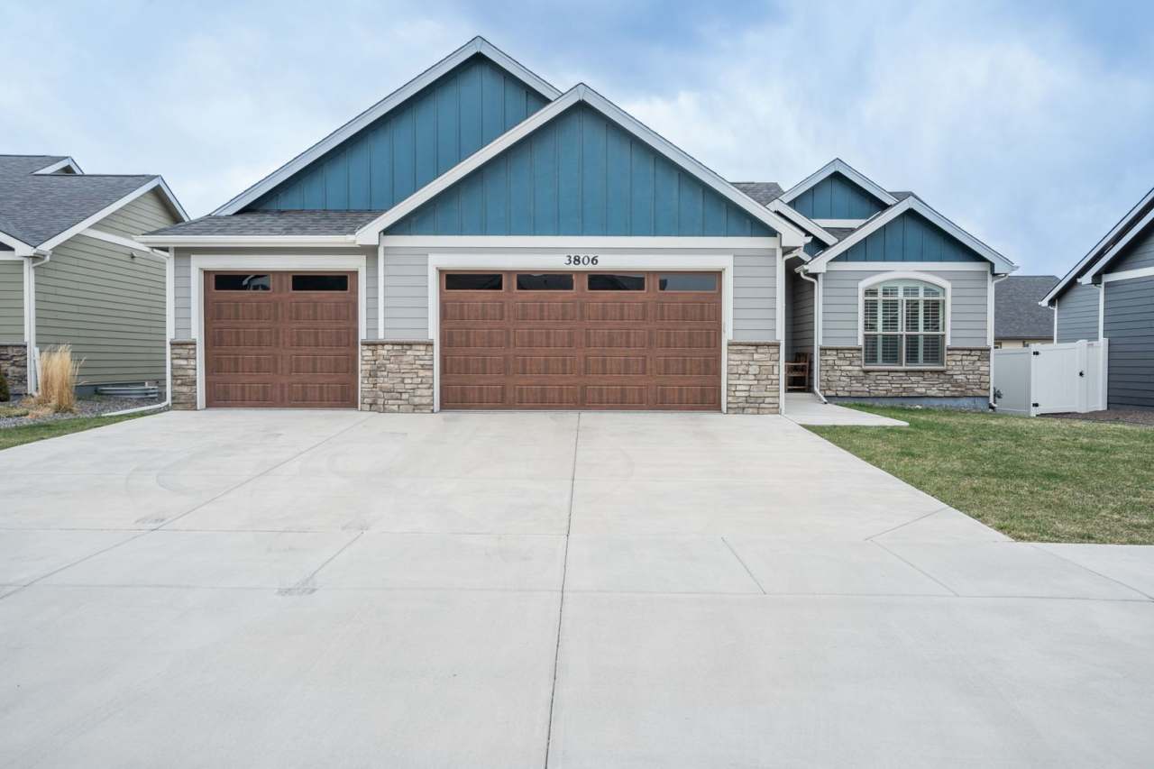 Stunning 5 bed 3.5 Bath Home in Thomas Heights! Available Early June!