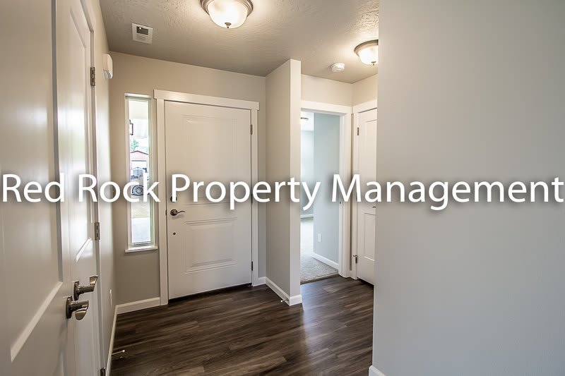 16909 East Knox Lane