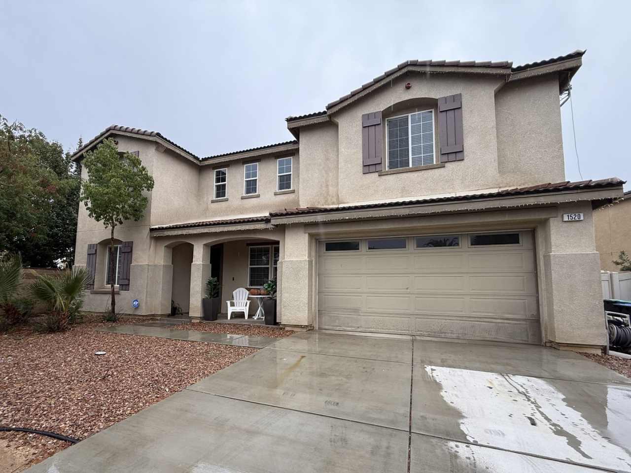 Need lots of bedrooms? This West Palmdale home has 6!
