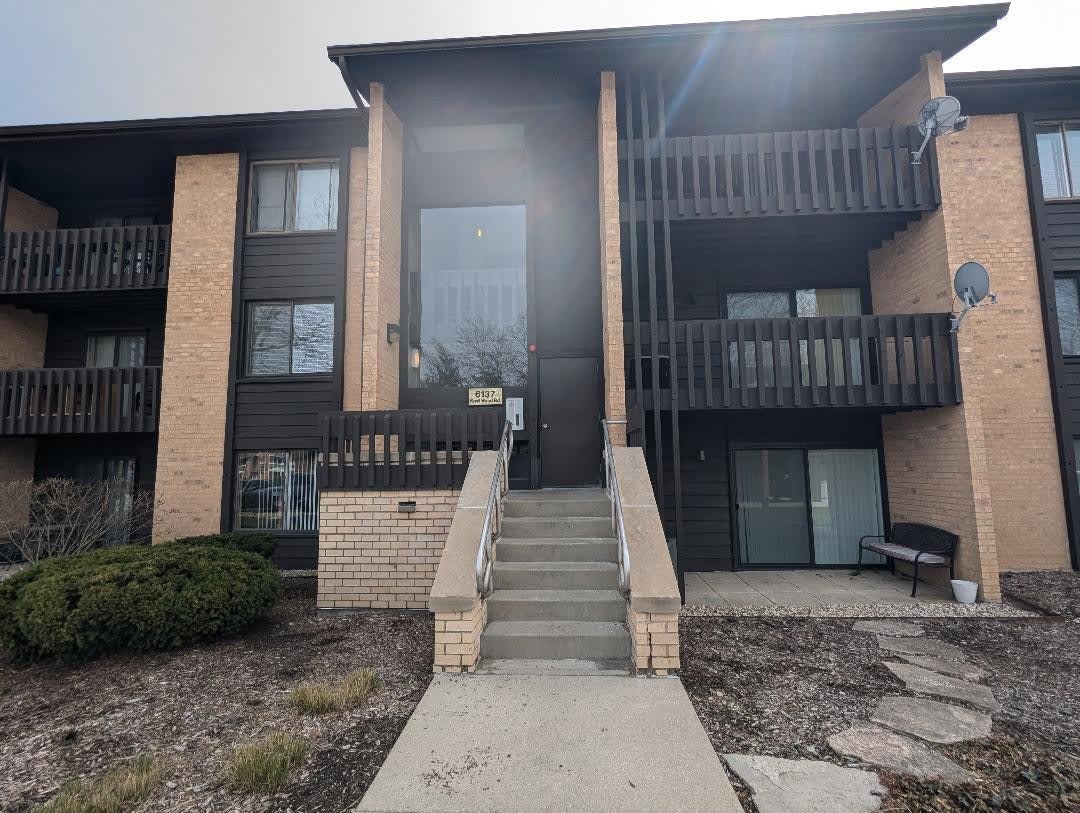 6137 Knoll Wood Road